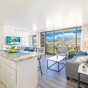  Apartment Waikiki Escapade Mountain Views Condo, Steps To With Parking Perk