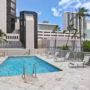  Apartment Modern Studio - Heart Of Waikiki With Parking!