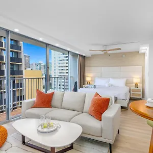  Apartment Steps To Waikiki Beach! Newly Renovated With 75